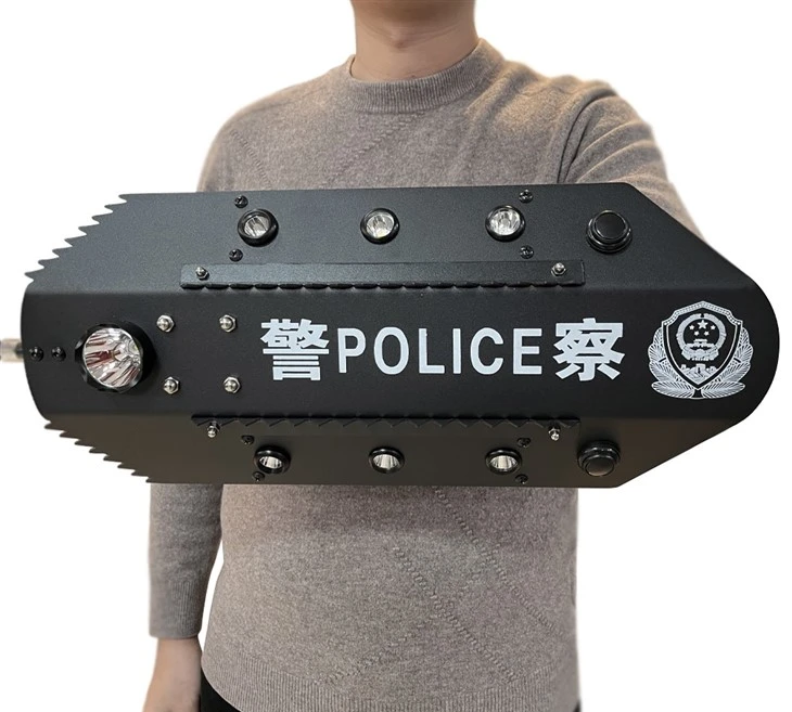 Arm type riot shield